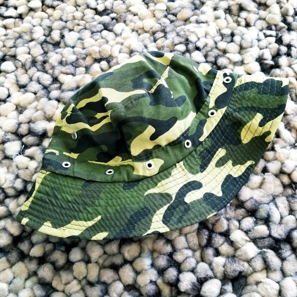 Camo Print Bucket Hat - Picture 3 of 4